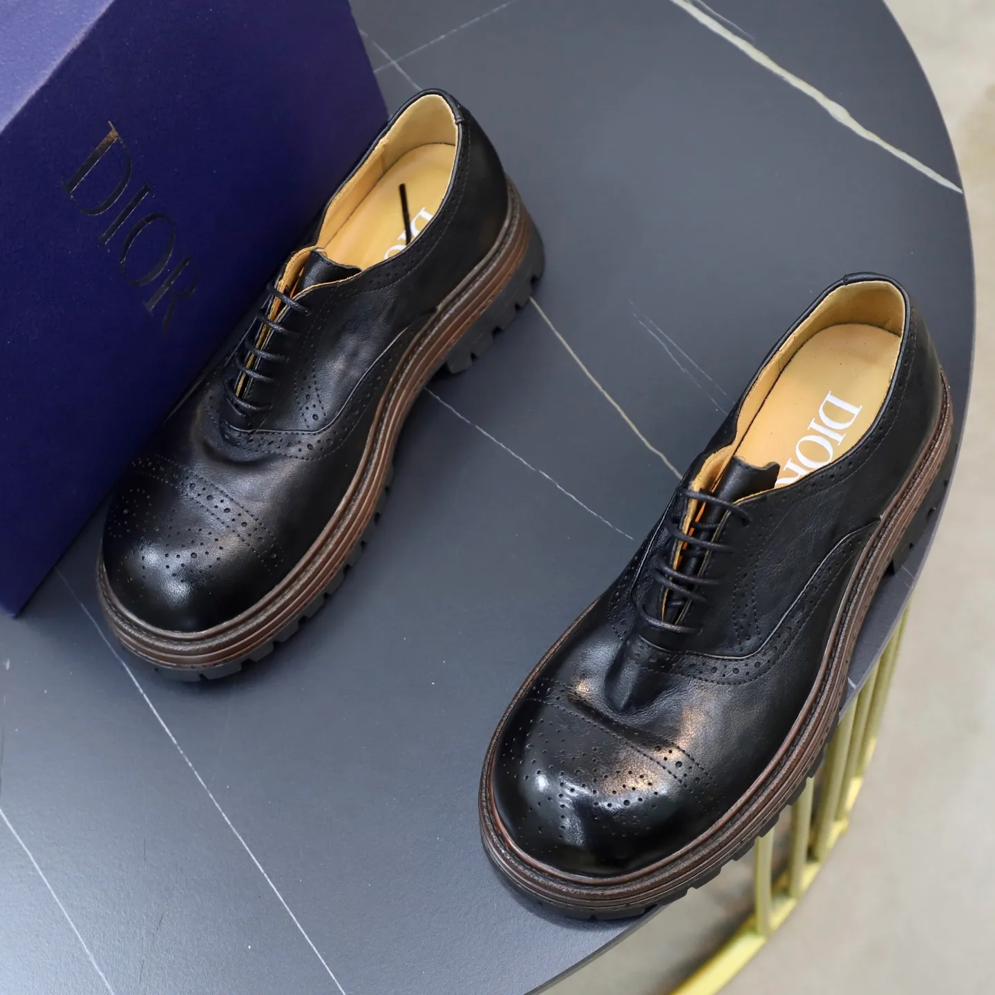Ex-factory price: 520💰 [Dior] Dior's new casual men's shoes are launched in Hong Kong counters. Official website 1:1 production. Italian washed cowhide + water-dyed leather lining. Designed by European and American masters. Perfect shape to create counter quality, solid color rubber wear-resistant outsole and classic dazzling head! Super versatile and very comfortable. High-end without losing taste, fashionable and novel! ! Absolute focus! 3 colors available! Code number 38-45